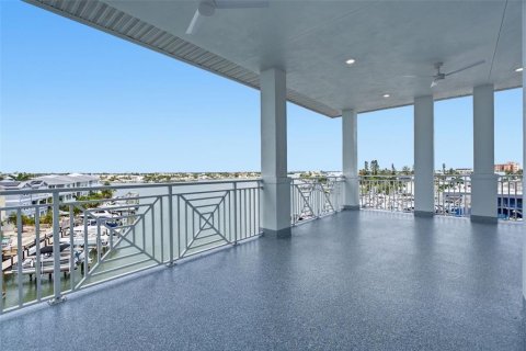 Copropriété à vendre à Madeira Beach, Floride: 3 chambres, 288.93 m2 № 2371673 - photo 16