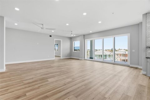 Copropriété à vendre à Madeira Beach, Floride: 3 chambres, 288.93 m2 № 2371673 - photo 9