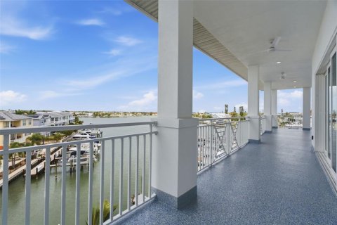 Copropriété à vendre à Madeira Beach, Floride: 3 chambres, 288.93 m2 № 2371673 - photo 15