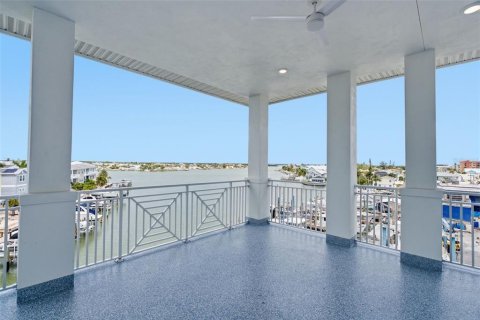 Copropriété à vendre à Madeira Beach, Floride: 3 chambres, 288.93 m2 № 2371673 - photo 17