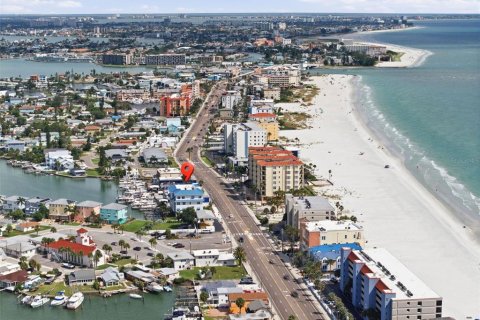 Copropriété à vendre à Madeira Beach, Floride: 3 chambres, 288.93 m2 № 2371673 - photo 5
