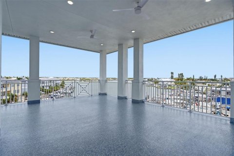 Copropriété à vendre à Madeira Beach, Floride: 3 chambres, 288.93 m2 № 2371673 - photo 18