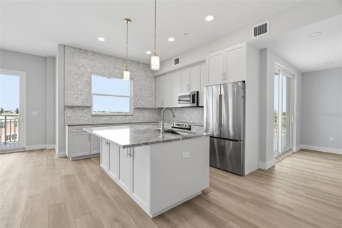 Copropriété à vendre à Madeira Beach, Floride: 3 chambres, 288.93 m2 № 2371673 - photo 11