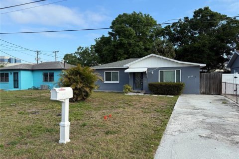 Casa en venta en Tampa, Florida, 2 dormitorios, 93.65 m2 № 1637096 - foto 2