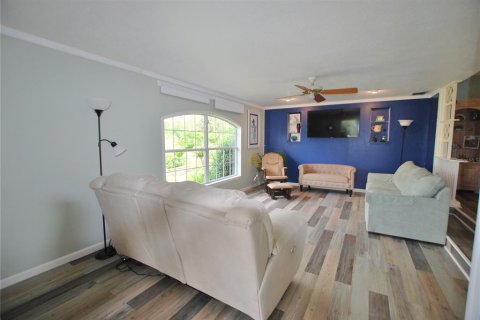 House in Eustis, Florida 4 bedrooms, 201.23 sq.m. № 1828050 - photo 2