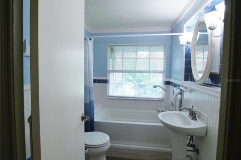 House in Eustis, Florida 4 bedrooms, 201.23 sq.m. № 1828050 - photo 11