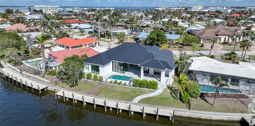 Casa en Punta Gorda, Florida 4 dormitorios, 243.13 m2 № 1546566