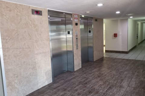 Condominio en alquiler en Miami, Florida, 2 dormitorios, 80.82 m2 № 1790387 - foto 10