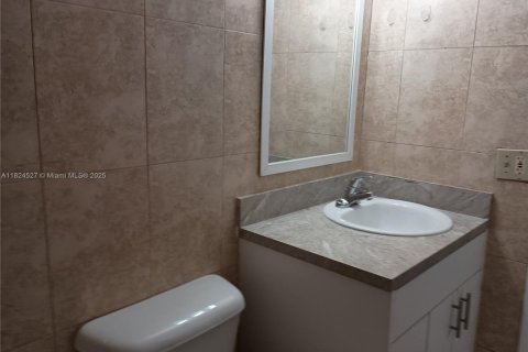 Condominio en alquiler en Miami, Florida, 2 dormitorios, 80.82 m2 № 1790387 - foto 9