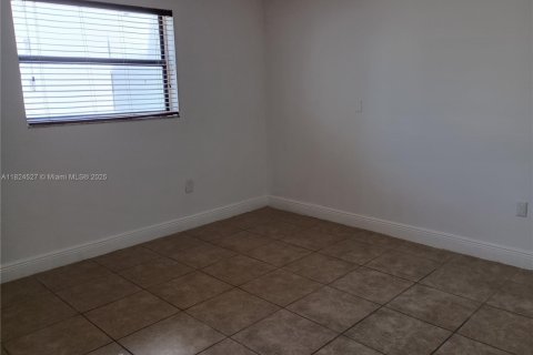 Condominio en alquiler en Miami, Florida, 2 dormitorios, 80.82 m2 № 1790387 - foto 7