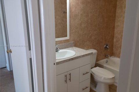 Condominio en alquiler en Miami, Florida, 2 dormitorios, 80.82 m2 № 1790387 - foto 6