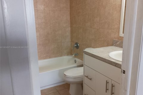 Condominio en alquiler en Miami, Florida, 2 dormitorios, 80.82 m2 № 1790387 - foto 8