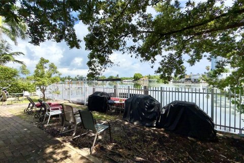Apartamento en alquiler en Miami Beach, Florida, 1 dormitorio, 430.6 m2 № 1938909 - foto 11