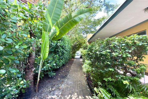 Apartamento en alquiler en Miami Beach, Florida, 1 dormitorio, 430.6 m2 № 1938909 - foto 12