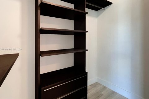 Снять в аренду кондоминиум в Майами, Флорида 1 спальня, 74.88м2, № 1949398 - фото 20