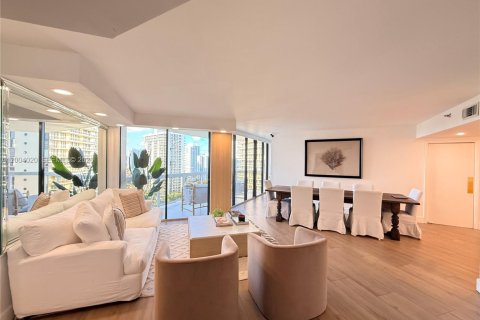 Condo in Aventura, Florida, 3 bedrooms in LANDMARK  № 2070469 - photo 15
