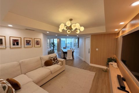 Condo in Aventura, Florida, 3 bedrooms in LANDMARK  № 2070469 - photo 18