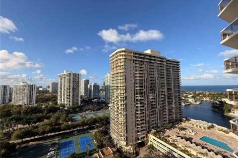Condo in Aventura, Florida, 3 bedrooms in LANDMARK  № 2070469 - photo 10