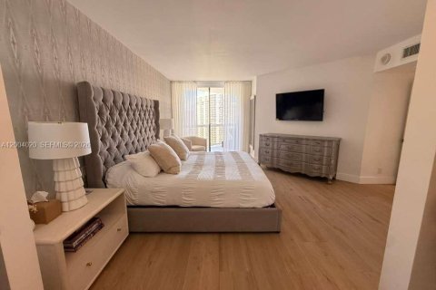 Condo in Aventura, Florida, 3 bedrooms in LANDMARK  № 2070469 - photo 26
