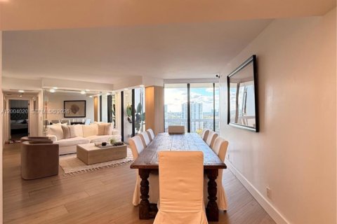 Condo in Aventura, Florida, 3 bedrooms in LANDMARK  № 2070469 - photo 19