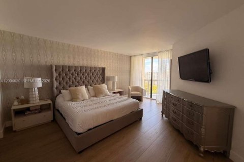 Condo in Aventura, Florida, 3 bedrooms in LANDMARK  № 2070469 - photo 25