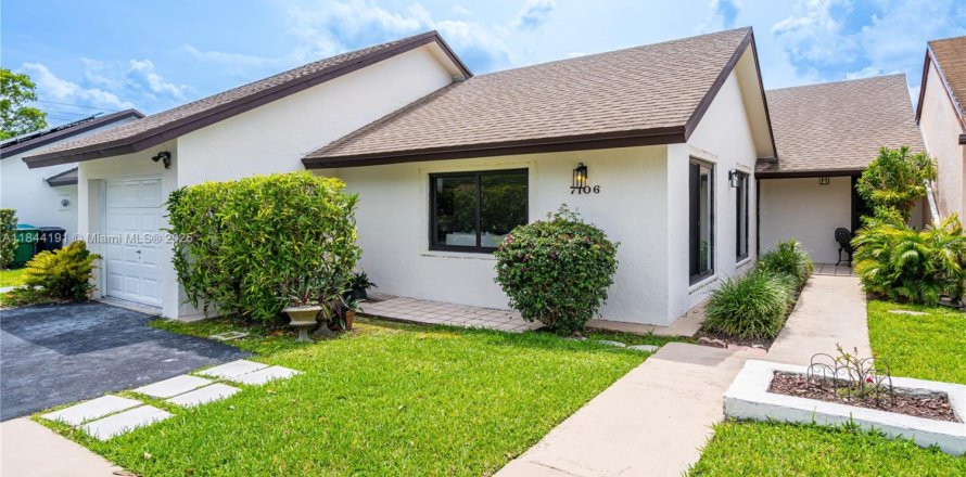 Casa en Miami, Florida 3 dormitorios, 154.87 m2 № 1839365