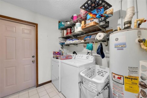 House in Winter Park, Florida 4 bedrooms, 366.96 sq.m. № 2101491 - photo 25