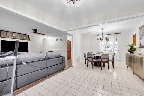 House in Winter Park, Florida 4 bedrooms, 366.96 sq.m. № 2101491 - photo 17