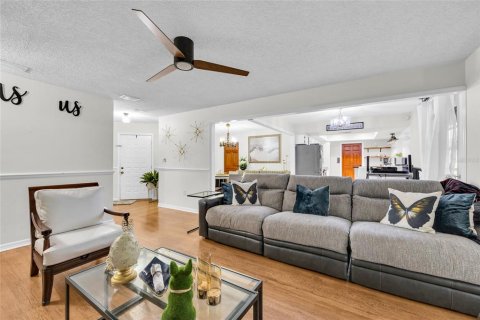 House in Winter Park, Florida 4 bedrooms, 366.96 sq.m. № 2101491 - photo 15