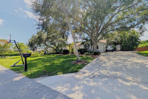 Casa en venta en Southwest Ranches, Florida, 6 dormitorios, 506.13 m2 № 2247839 - foto 3