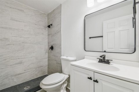 House in Tampa, Florida 4 bedrooms, 147.16 sq.m. № 1902030 - photo 14