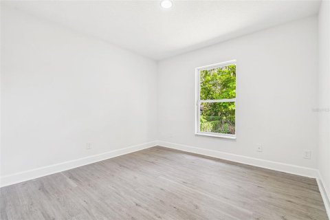 House in Tampa, Florida 4 bedrooms, 147.16 sq.m. № 1902030 - photo 24