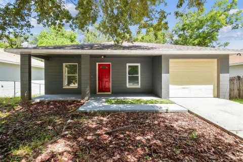 House in Tampa, Florida 4 bedrooms, 147.16 sq.m. № 1902030 - photo 1