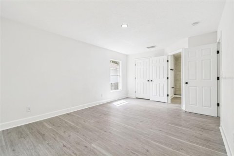 House in Tampa, Florida 4 bedrooms, 147.16 sq.m. № 1902030 - photo 16