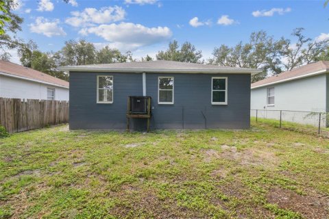 House in Tampa, Florida 4 bedrooms, 147.16 sq.m. № 1902030 - photo 27