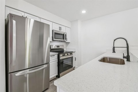 House in Tampa, Florida 4 bedrooms, 147.16 sq.m. № 1902030 - photo 9