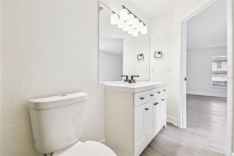 House in Tampa, Florida 4 bedrooms, 147.16 sq.m. № 1902030 - photo 21