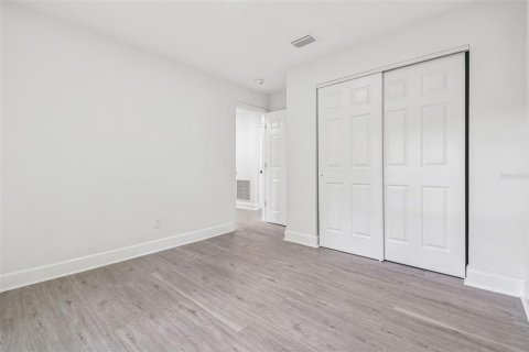House in Tampa, Florida 4 bedrooms, 147.16 sq.m. № 1902030 - photo 25