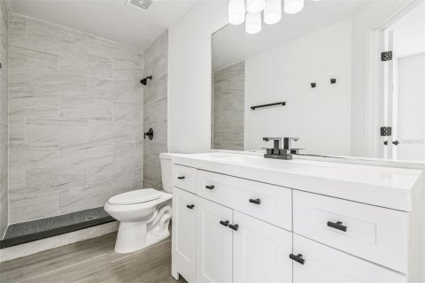 House in Tampa, Florida 4 bedrooms, 147.16 sq.m. № 1902030 - photo 20