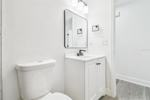 House in Tampa, Florida 4 bedrooms, 147.16 sq.m. № 1902030 - photo 15