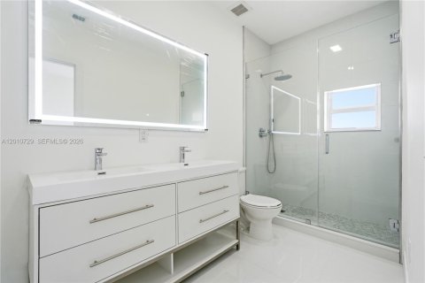Commercial property in North Miami, Florida 305.56 sq.m. № 2076632 - photo 18