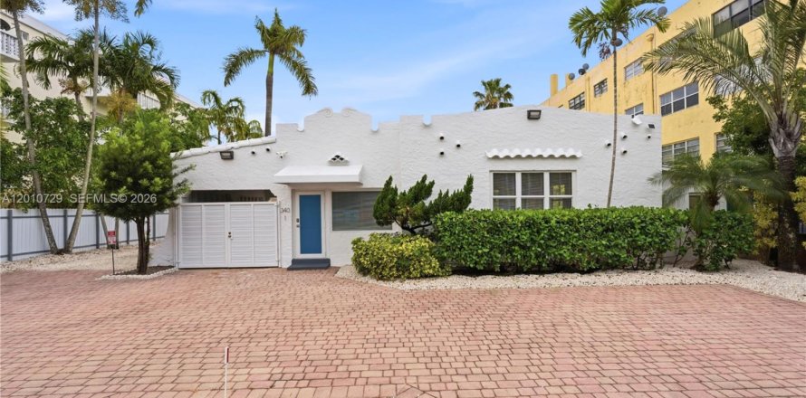 Commercial property in North Miami, Florida 305.56 sq.m. № 2076632