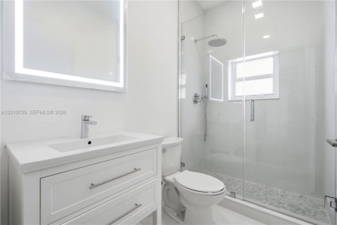 Commercial property in North Miami, Florida 305.56 sq.m. № 2076632 - photo 19