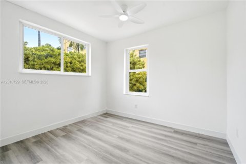 Commercial property in North Miami, Florida 305.56 sq.m. № 2076632 - photo 16