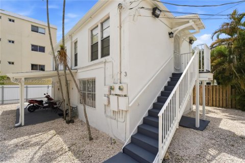 Commercial property in North Miami, Florida 305.56 sq.m. № 2076632 - photo 24