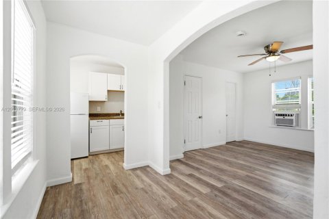 Commercial property in North Miami, Florida 305.56 sq.m. № 2076632 - photo 26