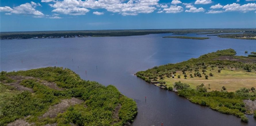 Terreno en Port Charlotte, Florida № 2142623