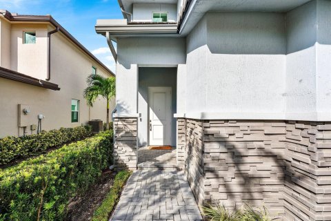 House in Boynton Beach, Florida 5 bedrooms, 251.58 sq.m. № 2427691 - photo 9