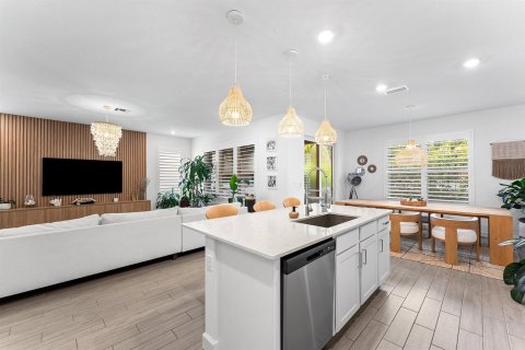 House in Boynton Beach, Florida 5 bedrooms, 251.58 sq.m. № 2427691 - photo 12