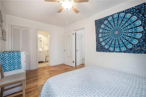 House in Saint Petersburg, Florida 3 bedrooms, 255.48 sq.m. № 1881146 - photo 23